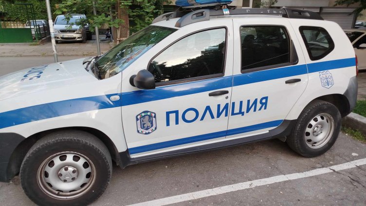 Мъж разби машина за билети във Варна