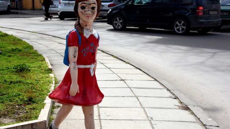 Вандали надраскаха една от 3D фигурите до Шишковата градинка