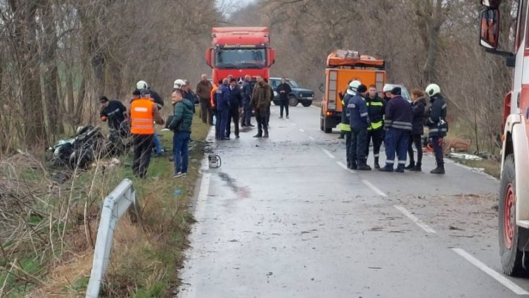 Прокуратурата ръководи разследване за тежката катастрофа с двама загинали и петима тежко ранени край Добрич
