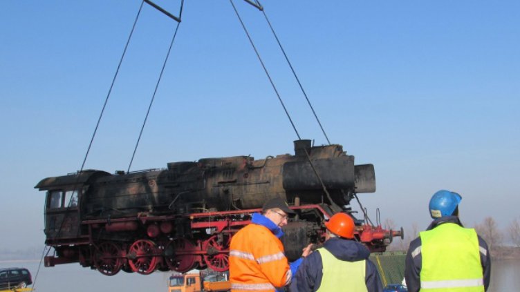 С уникална технология разтовариха локомотив в Русе (ВИДЕО)