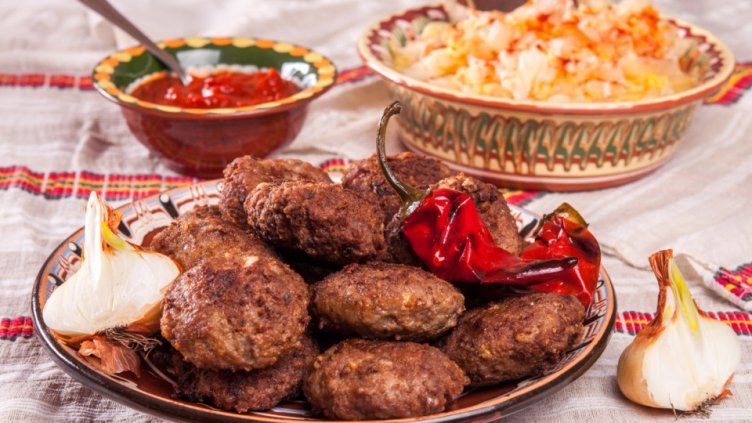 Българинът замени кюфтето и салама с пържоли