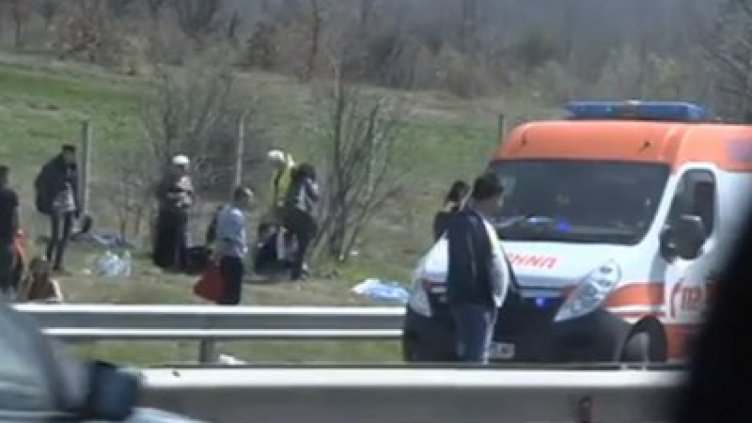 Катастрофиралият автобус пътувал от Бургас за София, броят на жертвите расте 
