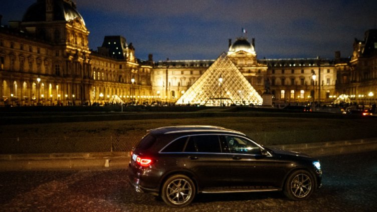 В Париж гласуват за по-високи такси за паркиране на джипове