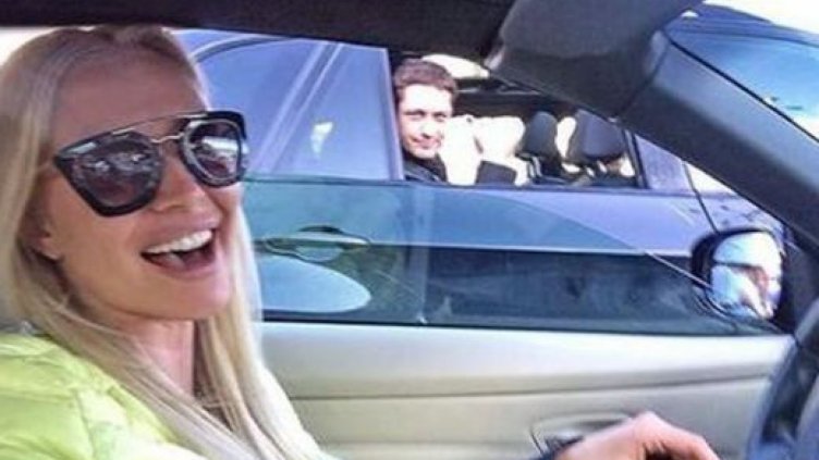 Джерард Бътлър флиртува с нашенка в задръстване