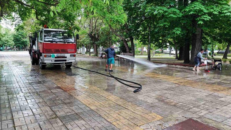Излъскаха пл. "Севастопол" заради конкурс за рисунка (СНИМКИ)