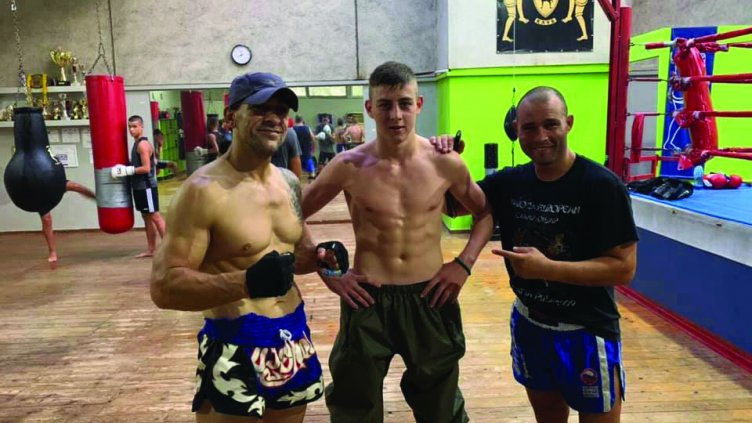 Пламен Колев, заедно с треньорите си в СК &quot;ТИМ&quot; - Красимир Димов и Владимир Вълев - Питбула