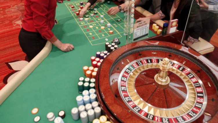 70-годишен шамароса крупие и отмъкна 150 лева