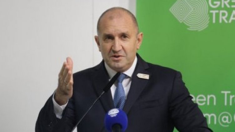 Радев проговори дали и кога може да създаде партия