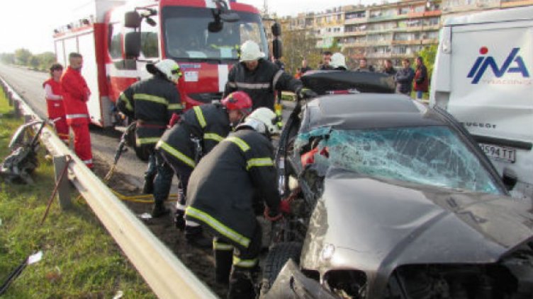 Тежка катастрофа блокира международен път в Русе