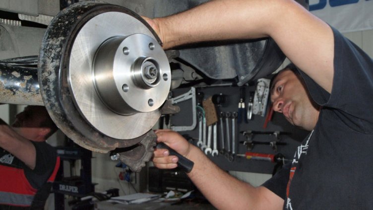 Обирджии задигнаха скъпа техника от автосервиз