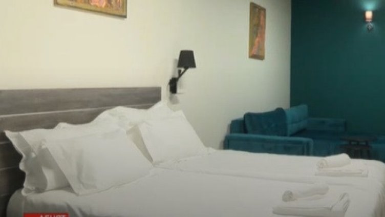 Кувертите за Свети Валентин свършиха, курортите се пукат по шевовете