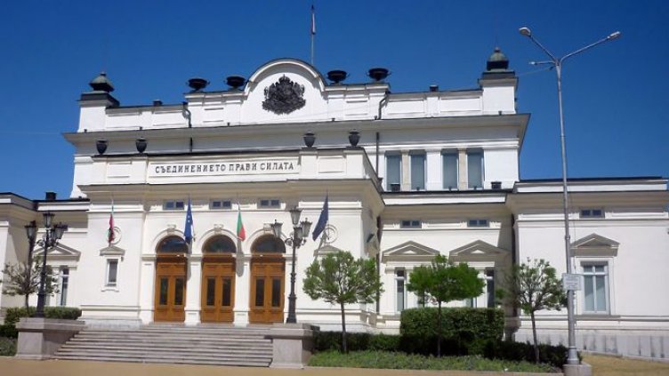 След 14-часа изборен маратон в НС: Какво приеха и какво не депутатите?