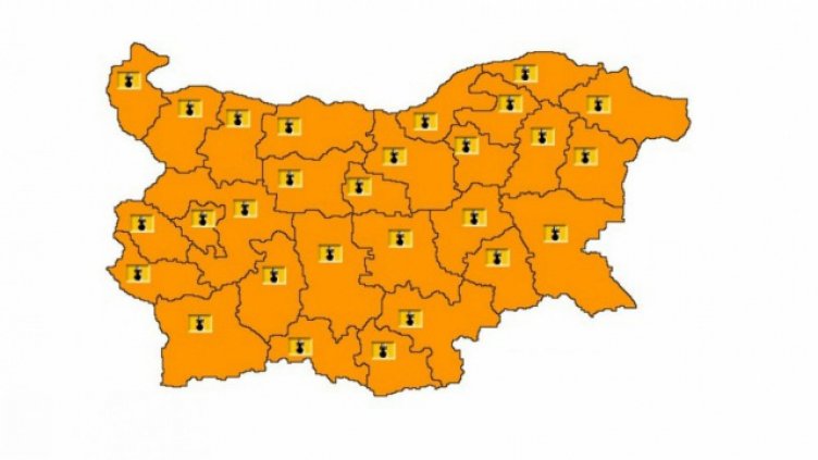 Оранжев код за опасни жеги е в сила за цялата страна