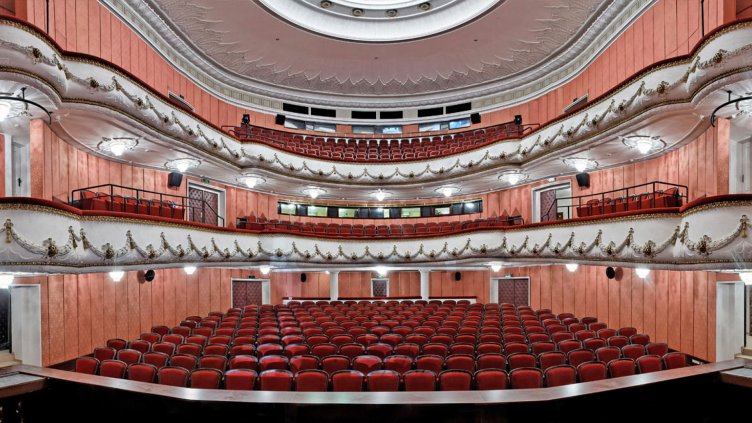 Двама артисти  в „Театърът чете от вкъщи“ днес