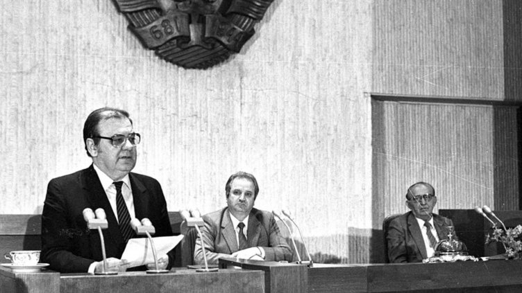 10 ноември - 34 г. преход в България. Отбелязваме 579-ата годишнина от Битката при Варна