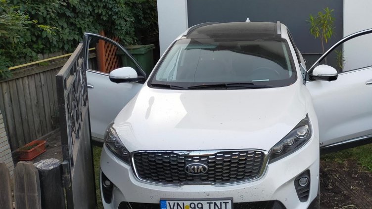 Румънци дойдоха на почивка във Варна, тръгват си без колата