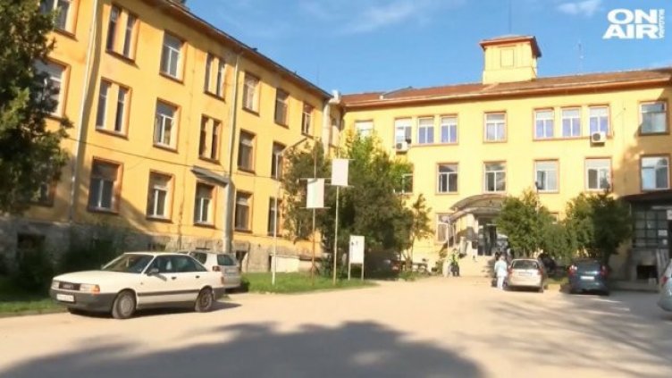 Отстраниха директора на болница, обвинен в източване на пари