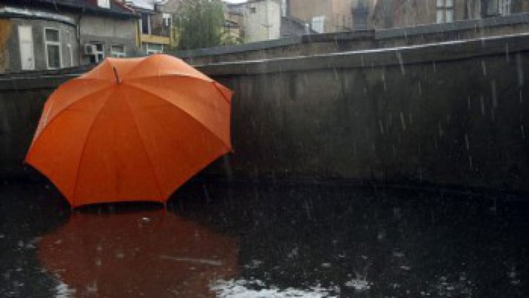 Поройни дъждове предизвикаха наводнения на Балканите