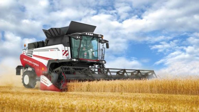 Пиян комбайнер се заби в електрически стълб край Добрич