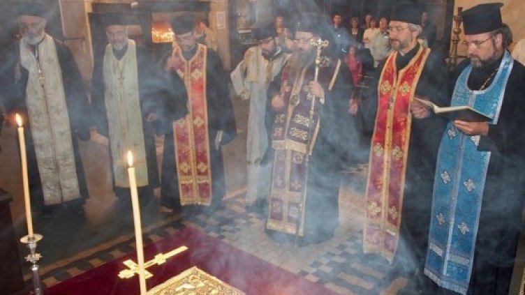 Панихиди и молитви във варненските храмове