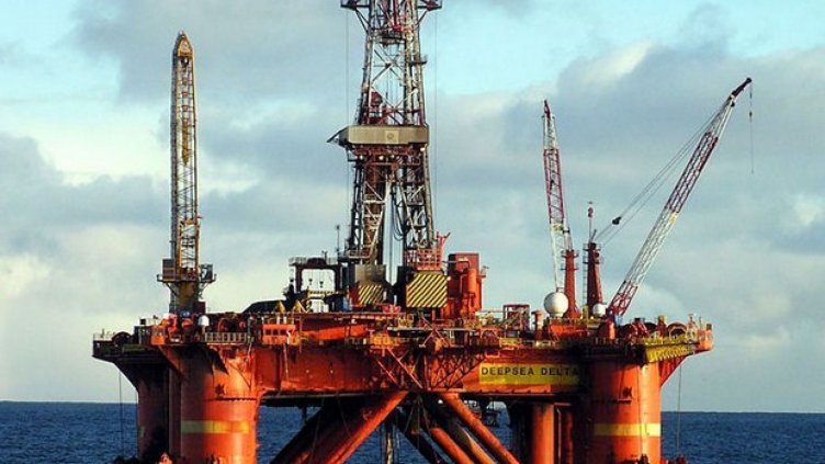 32 жертви при пожар на нефтена платформа в Каспийско море