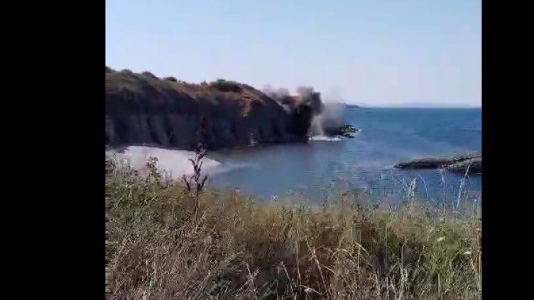 ВМС взривиха боеприпас край Царево (ВИДЕО)