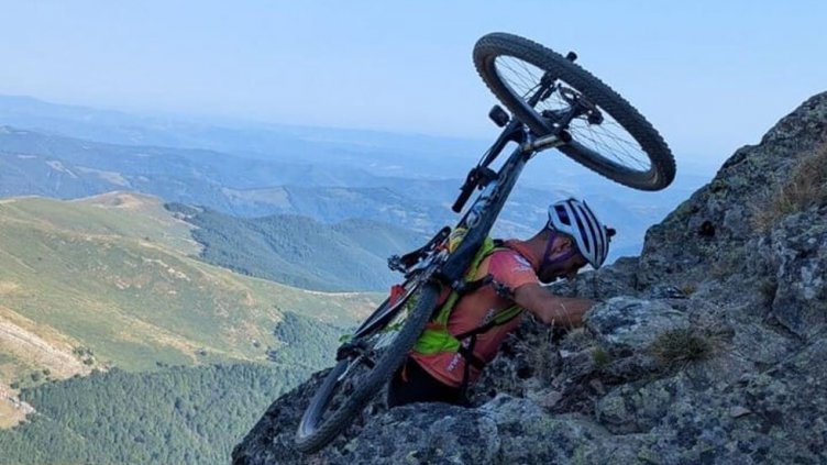 Нов рекорд: Колоездач премина Ком-Емине за 67 часа и 18 минути