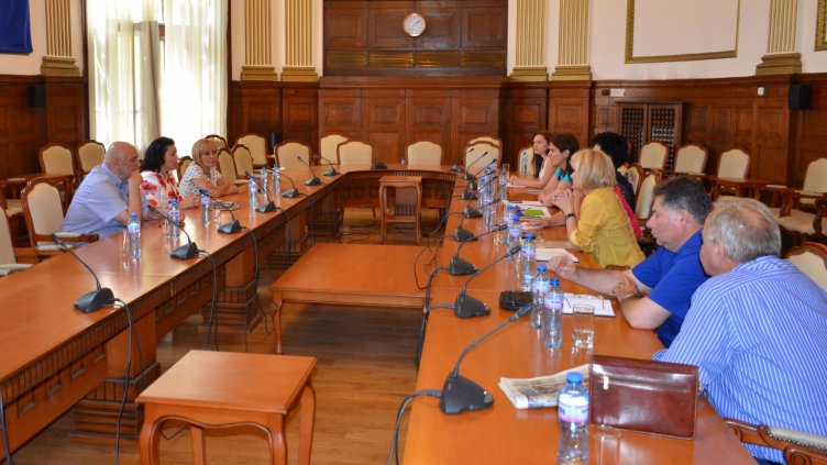 Министър Танева: Отпадането на ДДС върху дарените храни ще мотивира производителите да даряват