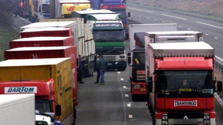 Над 7 км опашка от камиони на Дунав мост 2