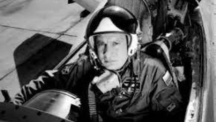 9 юни: 40 мин. и 29 секунди след полунощ, последните думи на пилота: Главен...