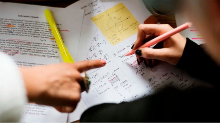 Учители искат промяна в учебните програми по математика и география