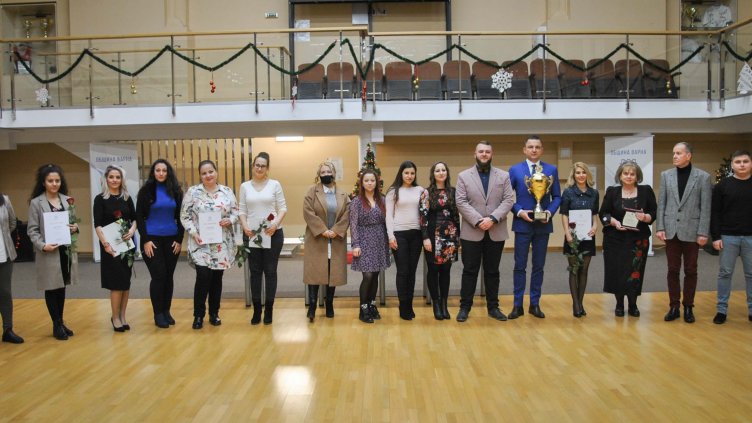 15 млади учители получиха отличия от община Варна за добър старт в професията