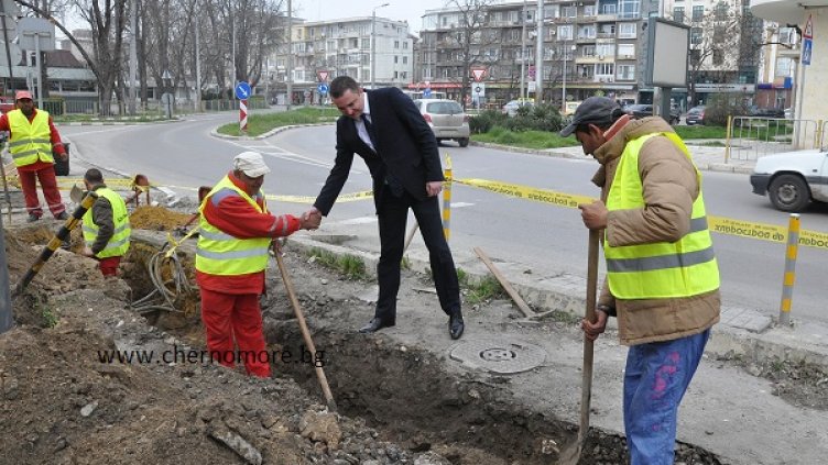Заради „Тол Шипс“ бързат със строежа на паркинга до Малките терми