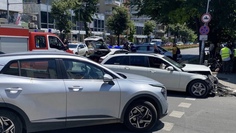 Подробности за катастрофата във Варна: Дете е в болница, единият водач е бил дрогиран