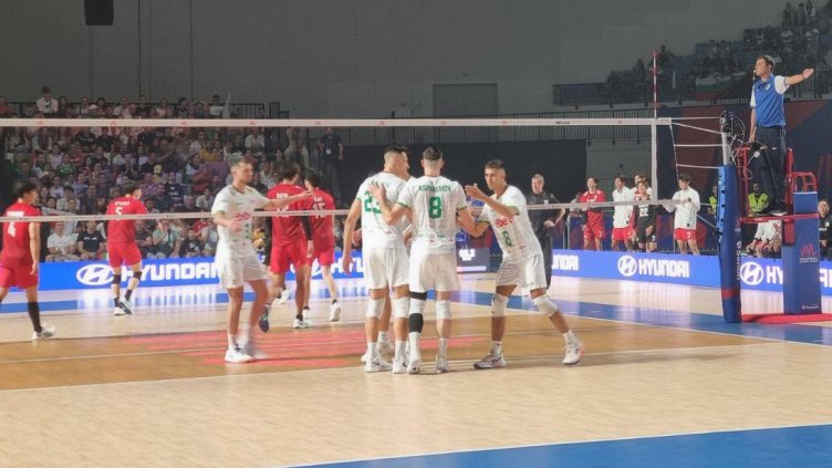 Волейболните национали удариха Япония с 3:0 пред 6000 зрители в Бургас