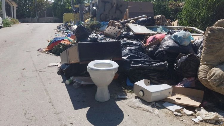 Район на Варна потъна в мръсотия