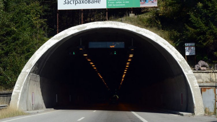 Пускат движението през тунел "Витиня"