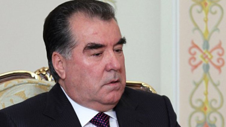 Таджиките днес решават на референдум дали да дадат на президента Емомали Рахмон правото на неограничен брой мандати