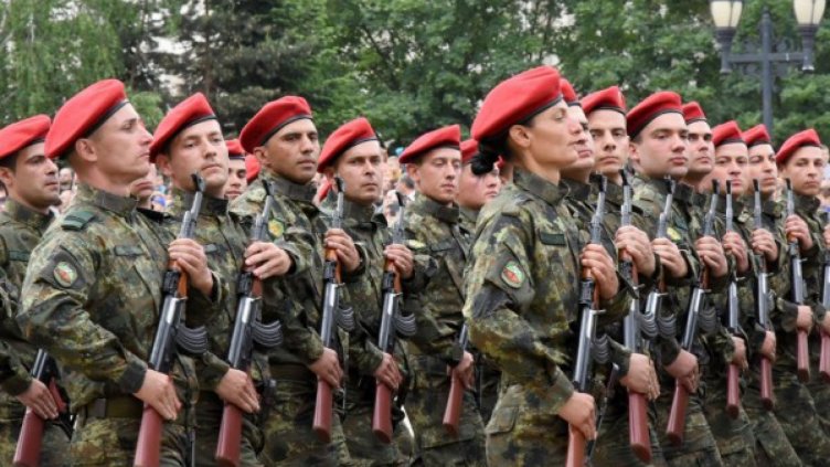 Обявяват конкурс за 156 вакантни войнишки длъжности