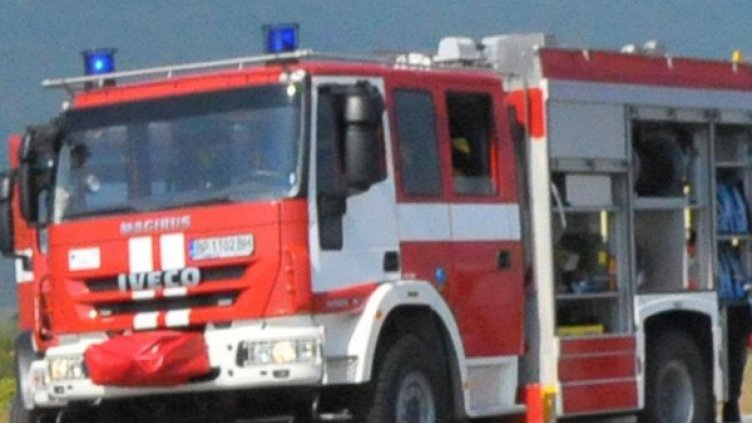 71-годишен подпали кола, спряла до дома му