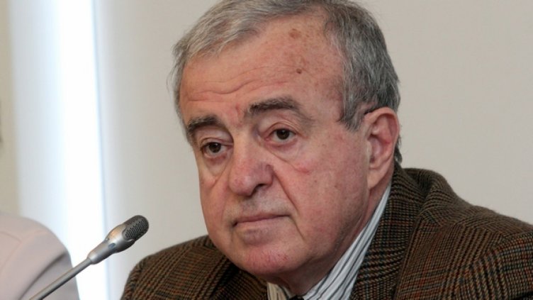 Проф. Кръстьо Петков.
