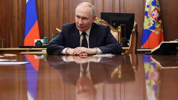 Руски министър се самоуби часове, след като бе уволнен от Путин