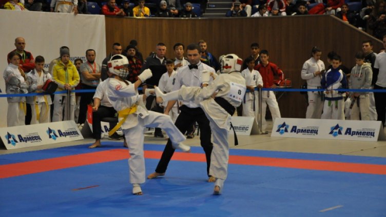 Започнаха срещите от световното първенство по киокушин във Варна