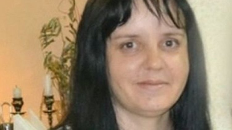 Акушерката удряла бебето, защото плачело