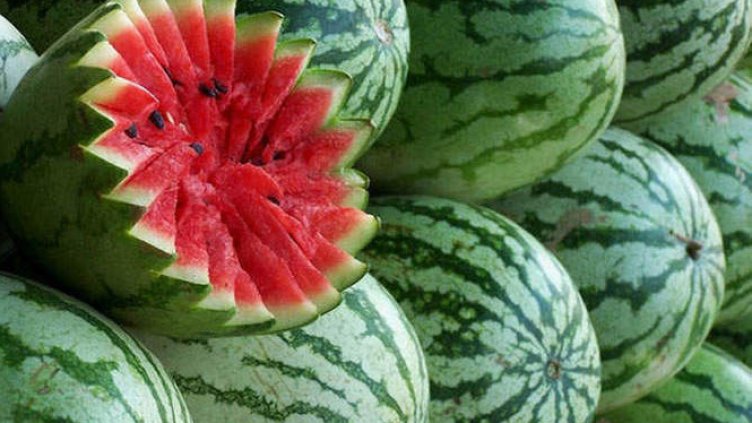 Сезонът на дините: Как да изберем перфектната