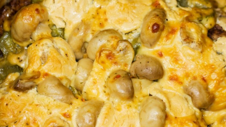 Пилешки гърди с гъби и топено сирене