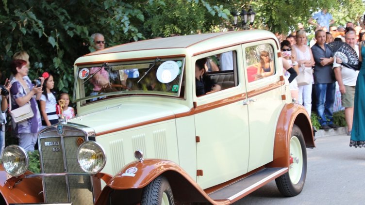 Конкурс "Дръстър" за елегантност на ретро и класически автомобили