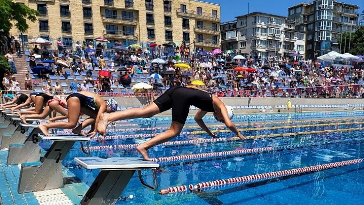 400 деца участваха в турнир по плуване във Варна