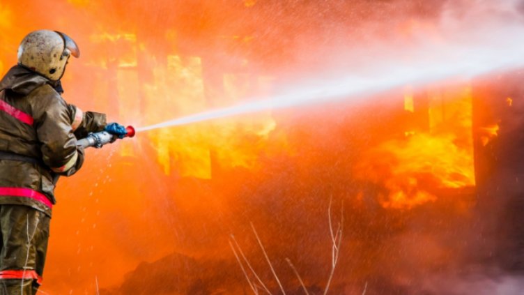 Тераса горя на улица Македония във Варна