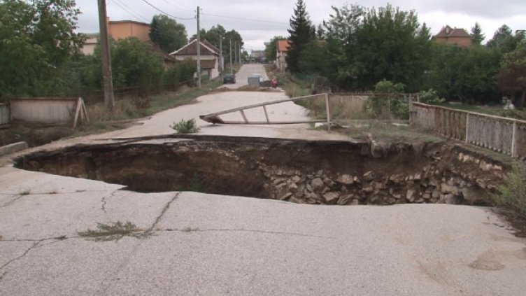 Четири години след наводнението: Възстановиха съборения мост в Малорад